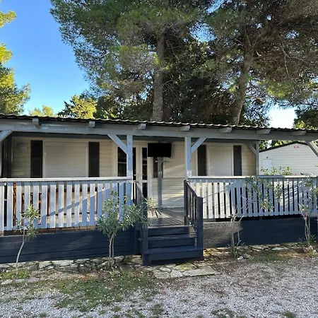 Holiday Pirovac Tatil Evi *