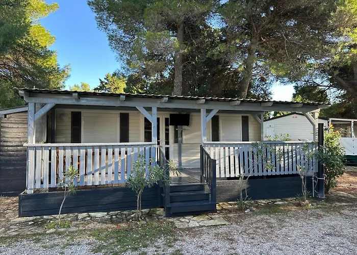 Holiday Pirovac Tatil Evi *