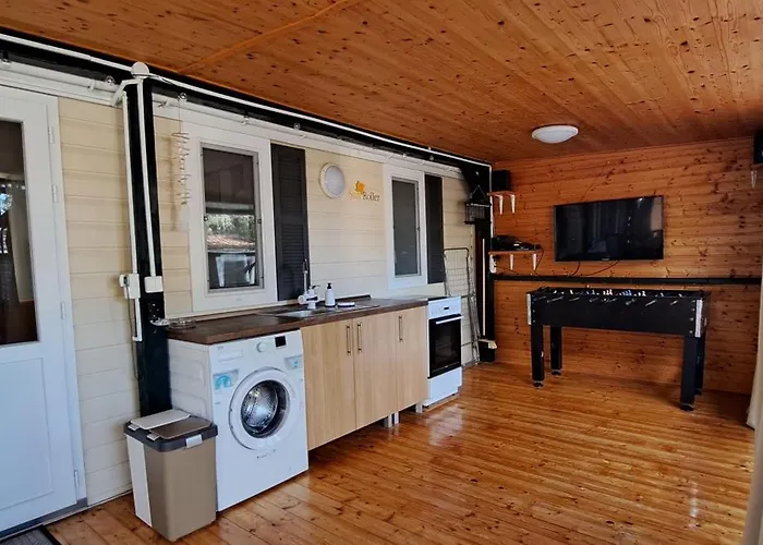 Holiday Pirovac Tatil Evi *