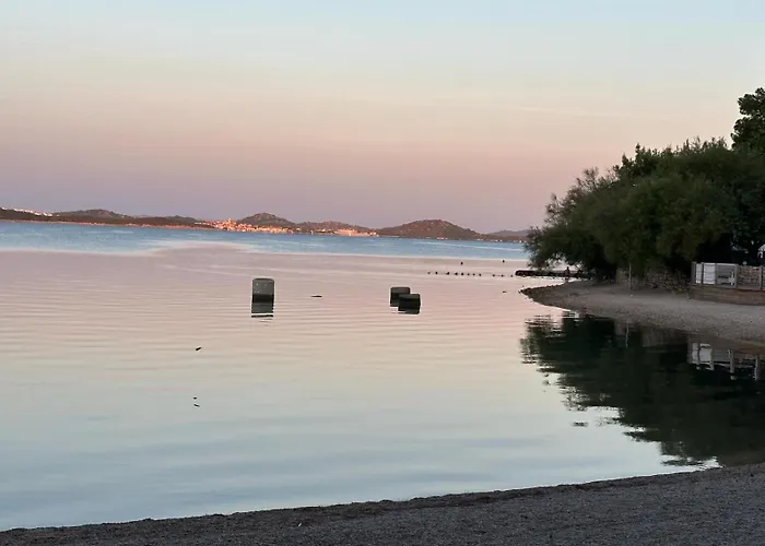 Holiday Pirovac Tatil Evi *